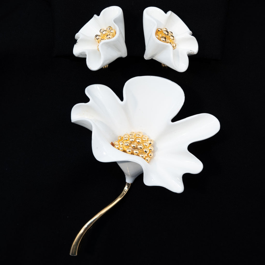 Monet White Acrylic Ruffled Flower Brooch and Earrings Set vintage - Rhinestone Rosie