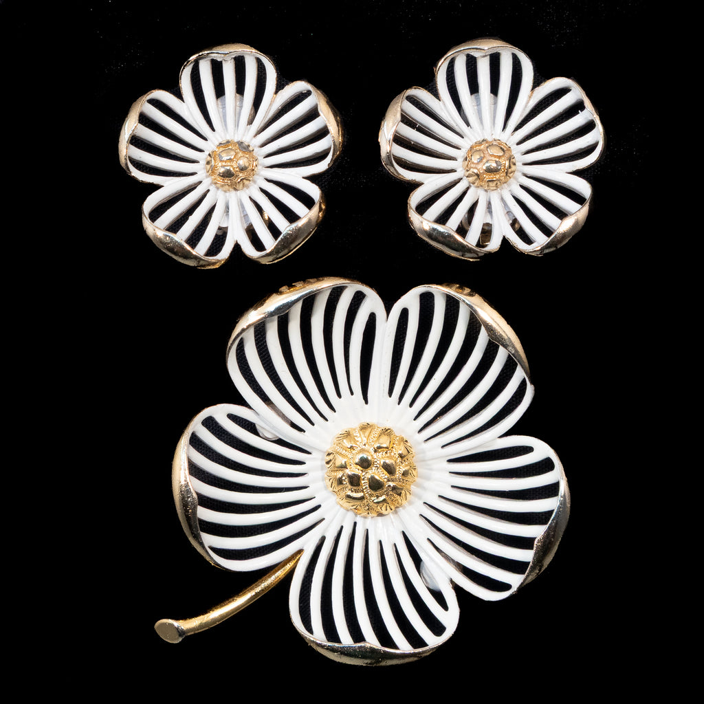 Monet White Flower Brooch and Earrings Set vintage - Rhinestone Rosie