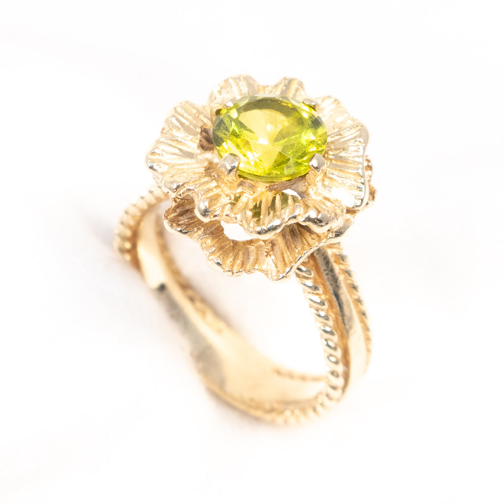 Peridot Flower Ring 14kt Gold vintage - Rhinestone Rosie